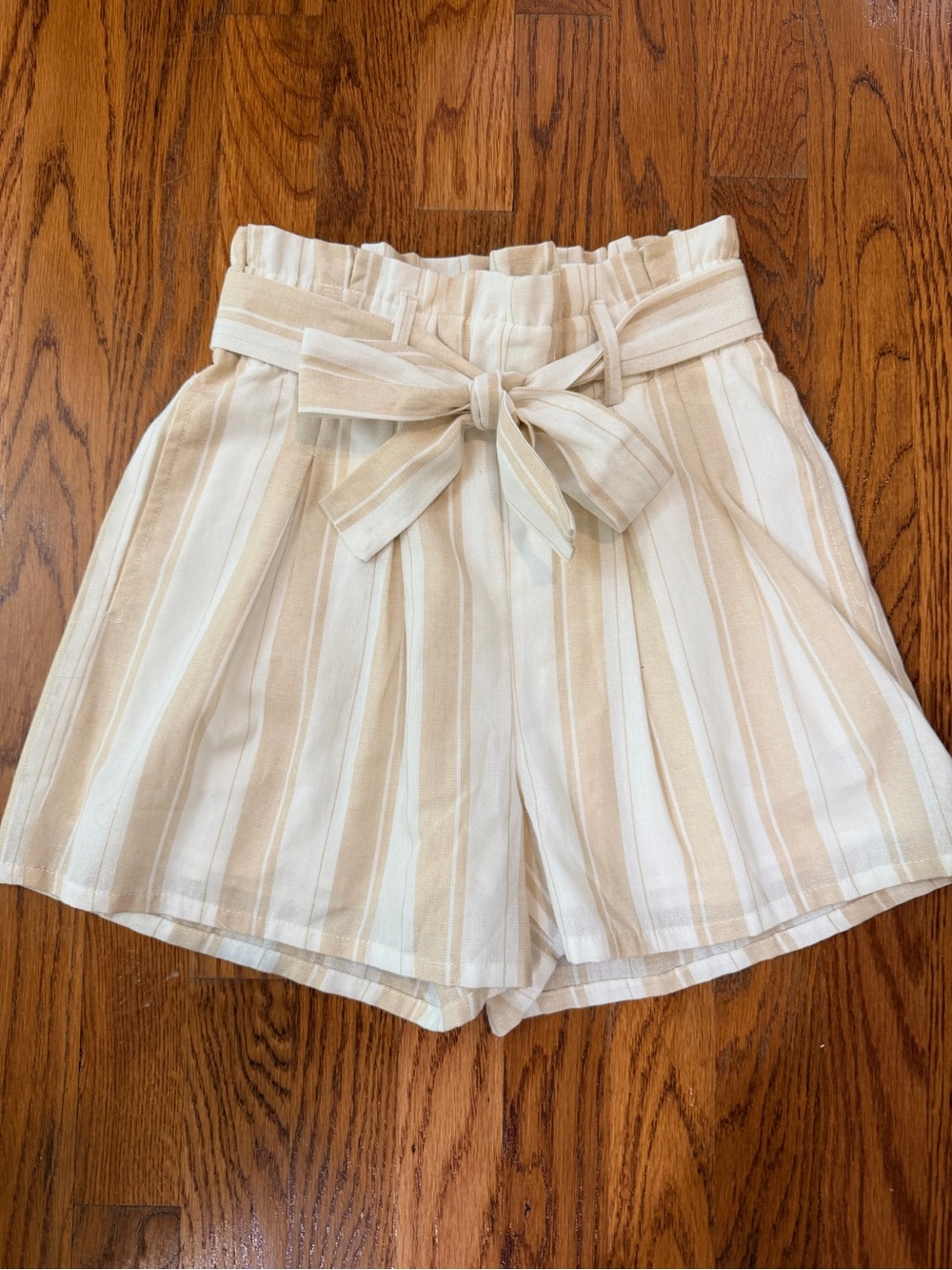 Francescas Women’s Striped Paperbag Waist Shorts with Tie Belt - Cream/Beige